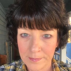 Meet your Posher, Loralee